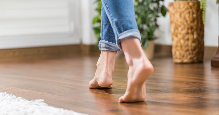Warm floor - the concept of floor heating and wooden panels.
